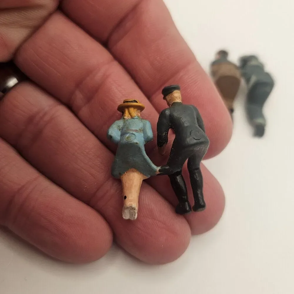CORGI TOYS DAIMLER 1910 RED METAL A5 1:43 w Driver and‎ Passengers RARE!